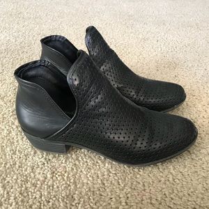 👢CUTE BLACK ANLKE BOOTS 👢